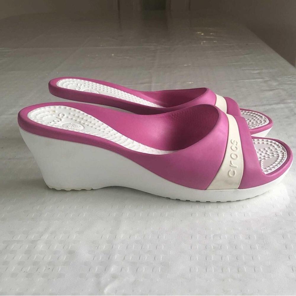 New CROCS size 10 wide Fuchsia and White Footbed